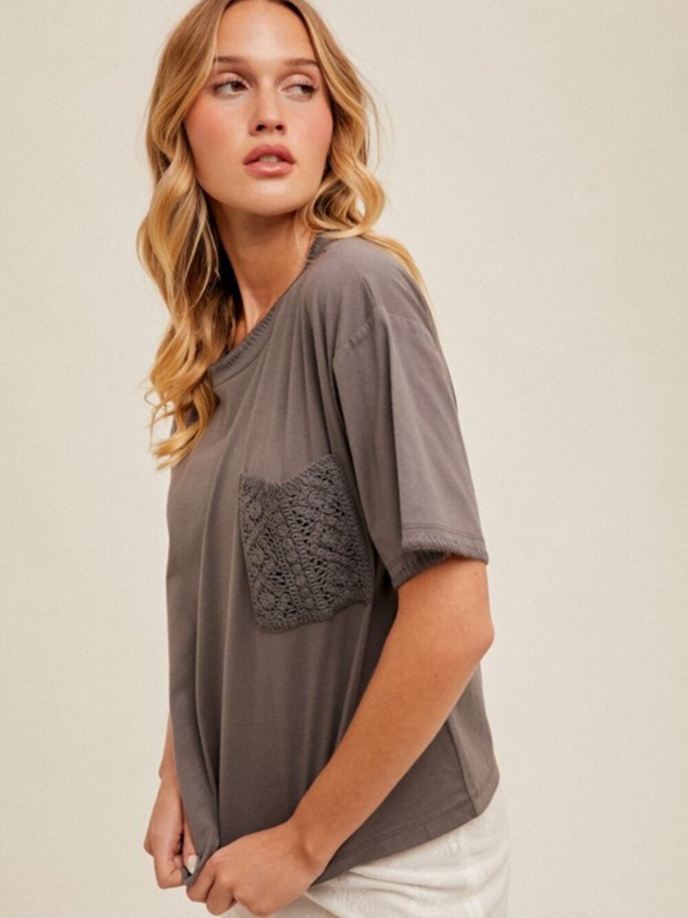 NWT Hem & Thread Stitch Detailed Crochet Pocket T-Shirt in Charcoal (S/M/L) - Picture 2 of 4